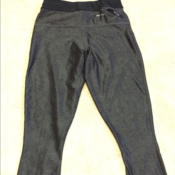 Nike Dri-Fit Capri leggings - Picture 2 of 2