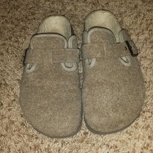 American Eagle Clogs