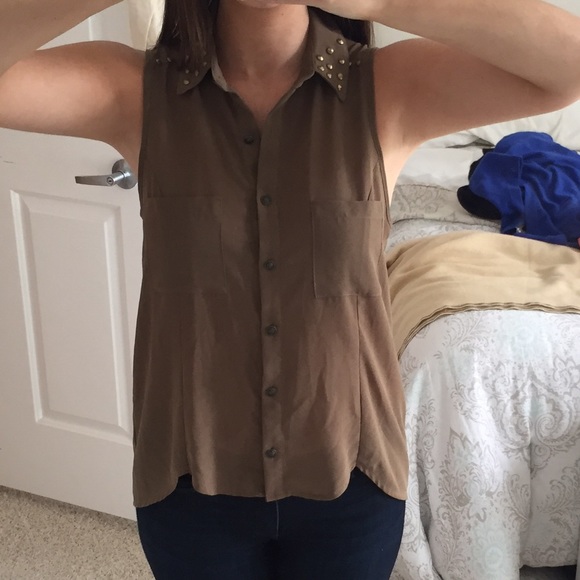 Sleeveless Button Down Blouse w Studs - Picture 2 of 4