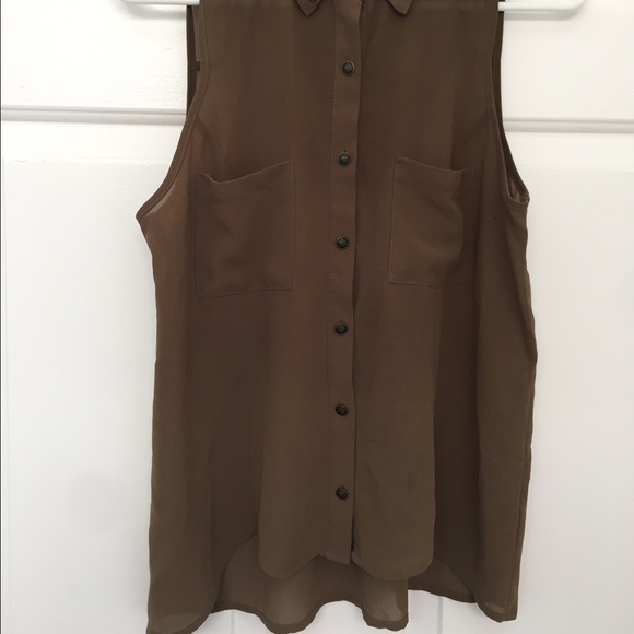 Sleeveless Button Down Blouse w Studs - Picture 4 of 4