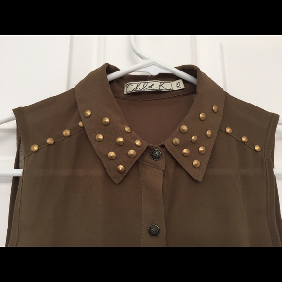 Sleeveless Button Down Blouse w Studs - Picture 3 of 4
