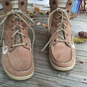 SPERRY BOOTS size 9
