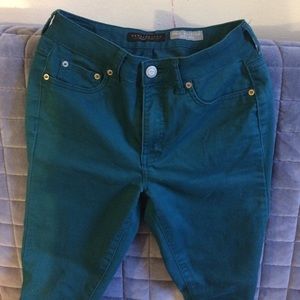 Seriously stretchy high waisted jeans