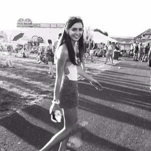 Meet your Posher, Emi