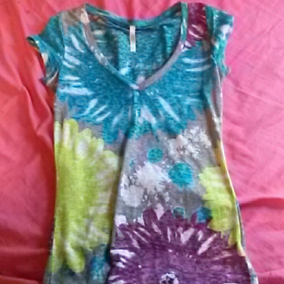 Rue 21 v neck