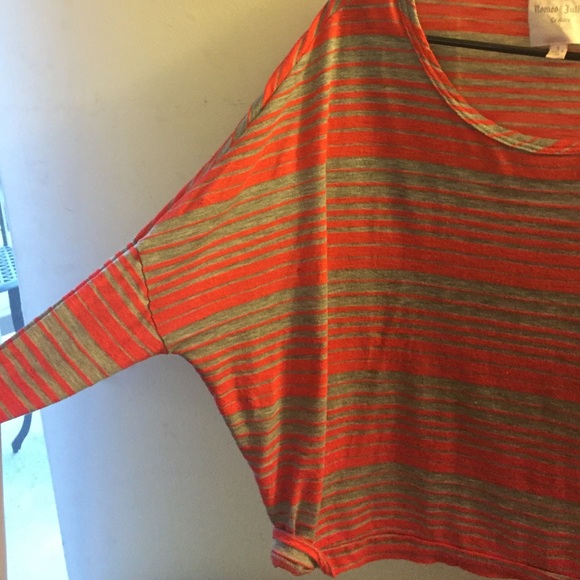 Romeo and Juliet crop shirt - Picture 2 of 3