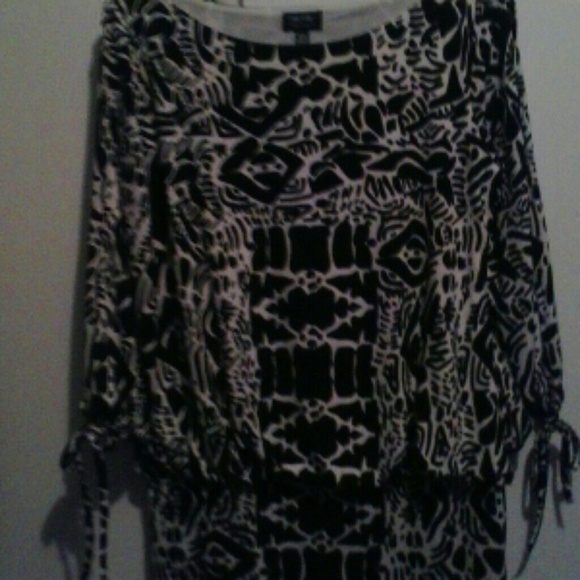 Dress. Never worn. - Picture 4 of 4