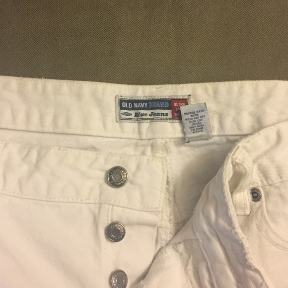 White shorts - Picture 2 of 2