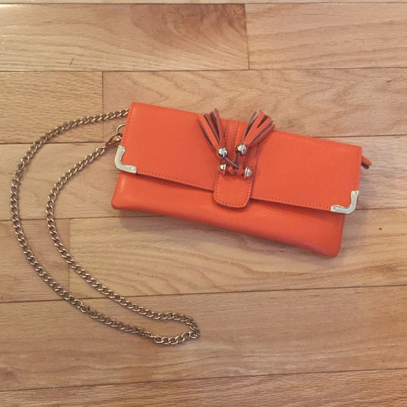 Handbags - 🚫SOLD HP! Orange purse with detachable chain
