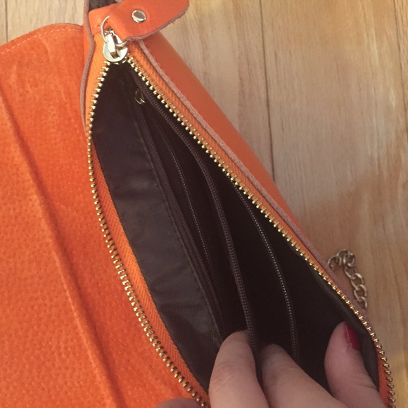 🚫SOLD HP! Orange purse with detachable chain - Picture 3 of 4