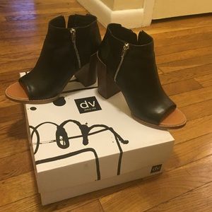 Black leather bootie