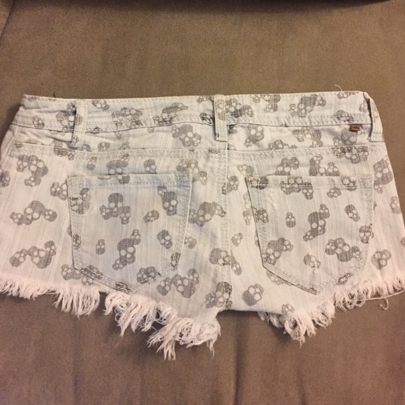 Skull shorts - Picture 2 of 3
