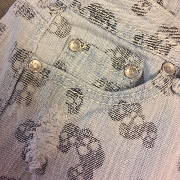 Skull shorts - Picture 3 of 3