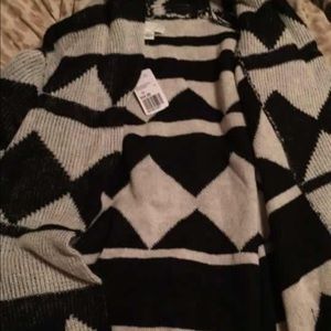 Cardigan size 2x still with tags! Paid 44$