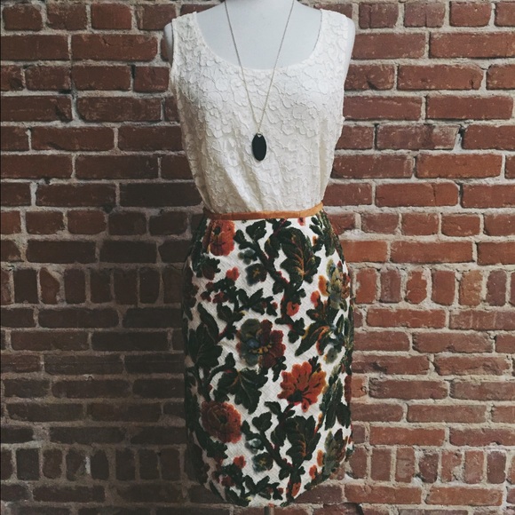 Vintage 1970s High Waisted Tapestry Skirt SZ XS-SM