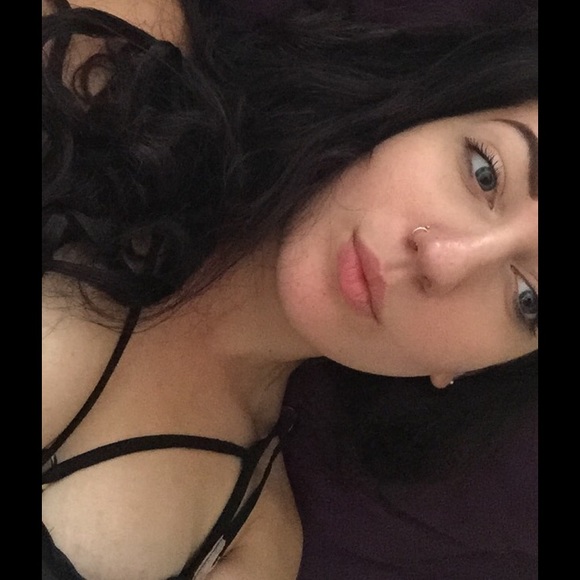 Meet your Posher, Kayla - Picture 1 of 1