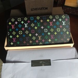 Wallet new in box. Box included