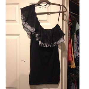 One shoulder ruffle black and white top