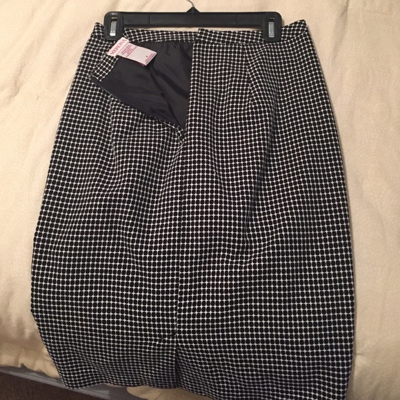 Polka dot pencil skirt - Picture 2 of 3