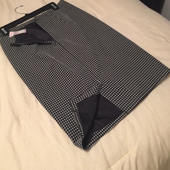 Polka dot pencil skirt - Picture 3 of 3