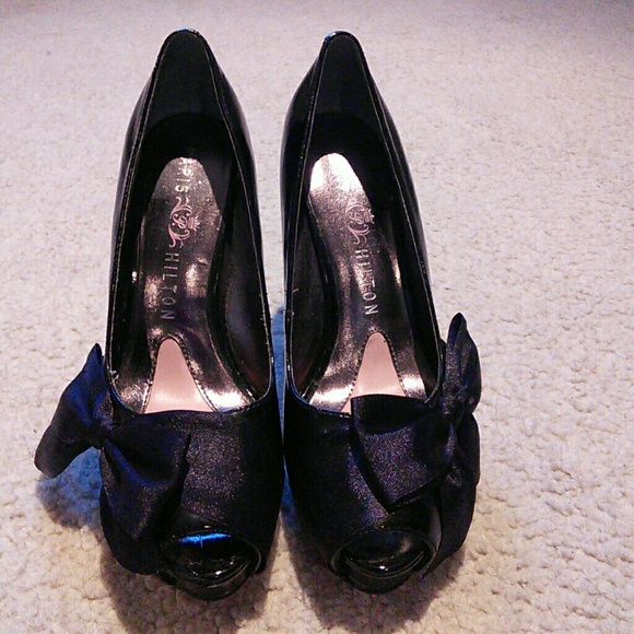 Paris Hilton black patent leather pumps
