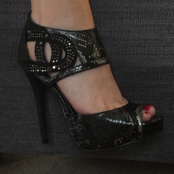 BNWT Anne Michelle Stiletto Heels Black Snakeskin - Picture 4 of 4