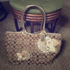Super adorable like new coach purse
