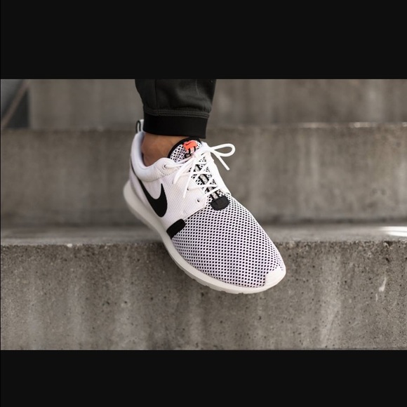 SOLD!! NWB Men's Nike Roshe Run - Picture 2 of 4