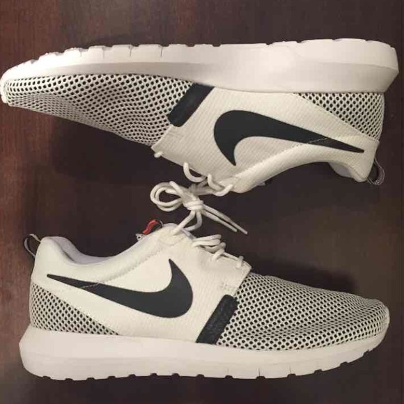 SOLD!! NWB Men's Nike Roshe Run - Picture 3 of 4