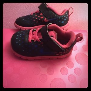 Toddlers Size 6 Nike Free sneakers
