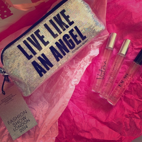 NWT Live Like An Angel Makeup Bag