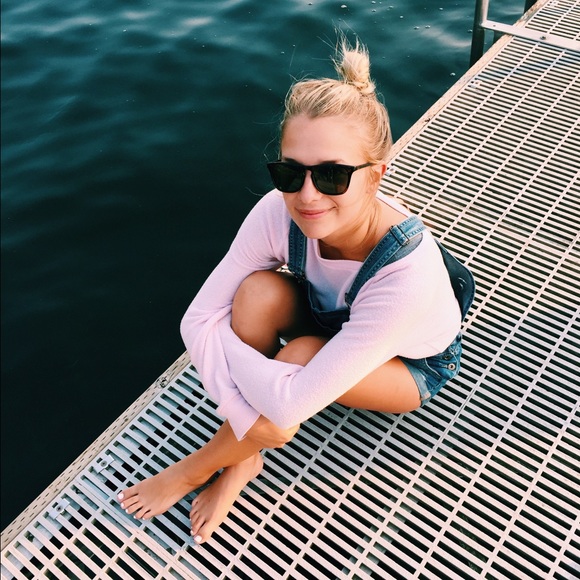 Meet your Posher, Alexis - Picture 3 of 3