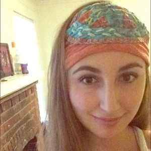 100% cotton. Handcrafted headband.