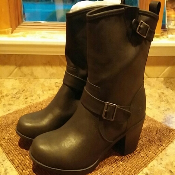 Skechers boots