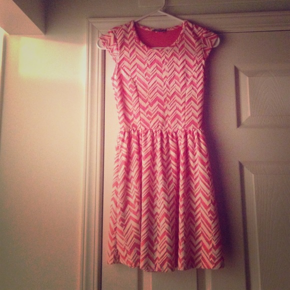pink and white summer dress 💖