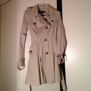 Belted trenchcoat