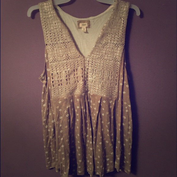 Anthropologie "Tiny" Top Size Small - Picture 1 of 3