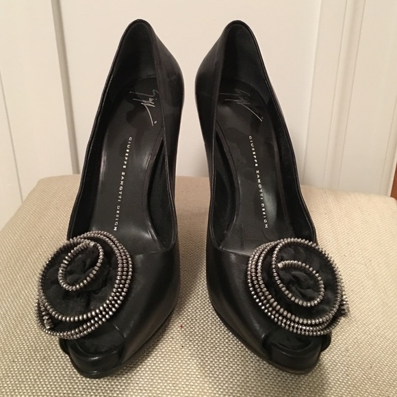 guiseppe zanotti heels with zipper rosettes - Picture 1 of 4