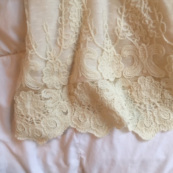 flowy cream crochet tank - Picture 2 of 4