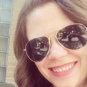 Meet your Posher, Elizabeth