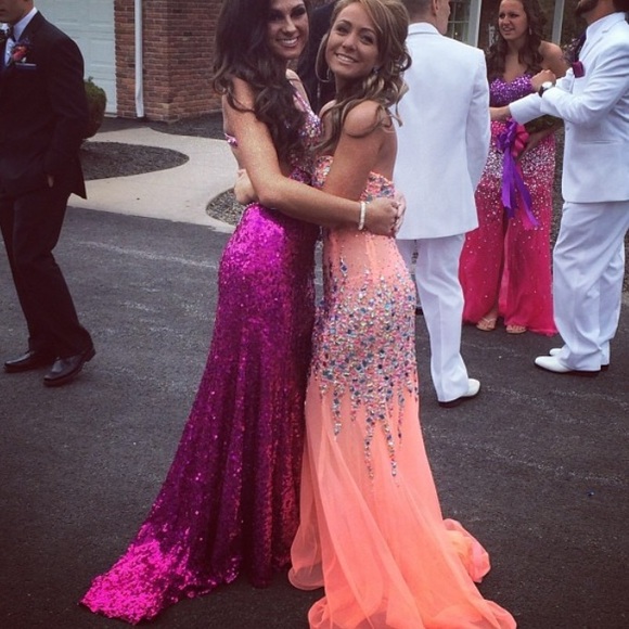 Prom dress - Picture 1 of 2