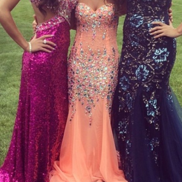 Prom dress - Picture 2 of 2