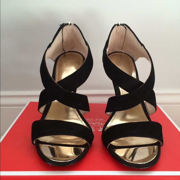 Sold- New in box - Coach Halsey pumps - size 7 - Picture 2 of 4