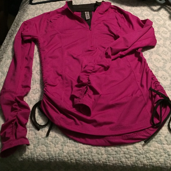 Stretchy Yoga Pull Over With Thumb Holes