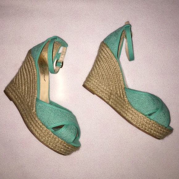 ❌SOLD❌ NEVER USED, mint wedges - Picture 2 of 4