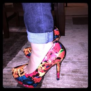 Steve Madden "P-Ressa" Floral Pump