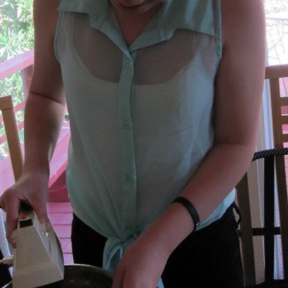 Light Blue Vest - Picture 4 of 4