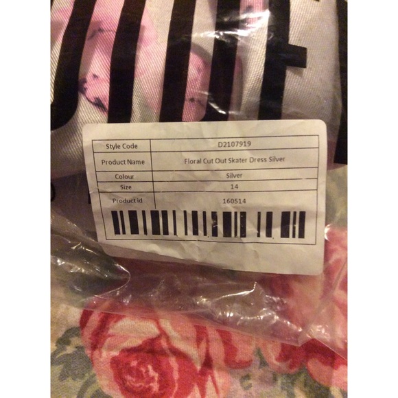 Floral Skater Dress - Picture 4 of 4