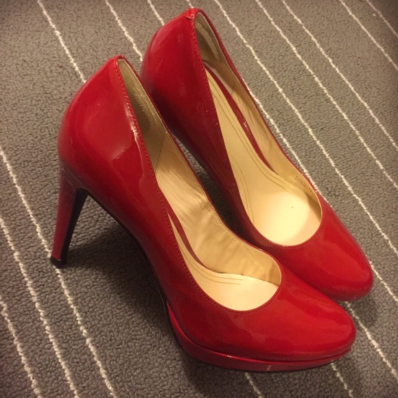 Red Chelsea Cole Hahn patent leather pumps, size 7