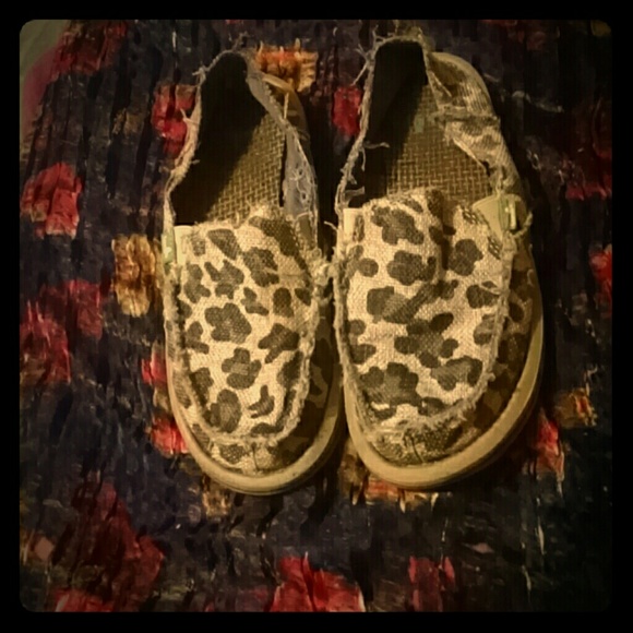 Leopard print sanuks